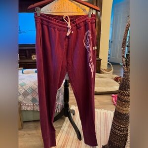 Māori hook med nwot joggers! So cute with design on side strech waist!